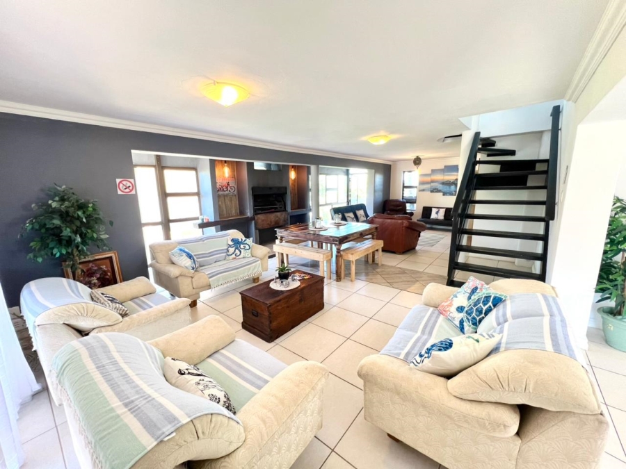 5 Bedroom Property for Sale in Paradise Beach Eastern Cape